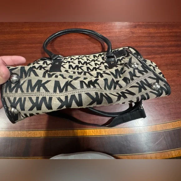 Michael Kors Black and Tan Satchel with Signature Style - Picture 3 of 4